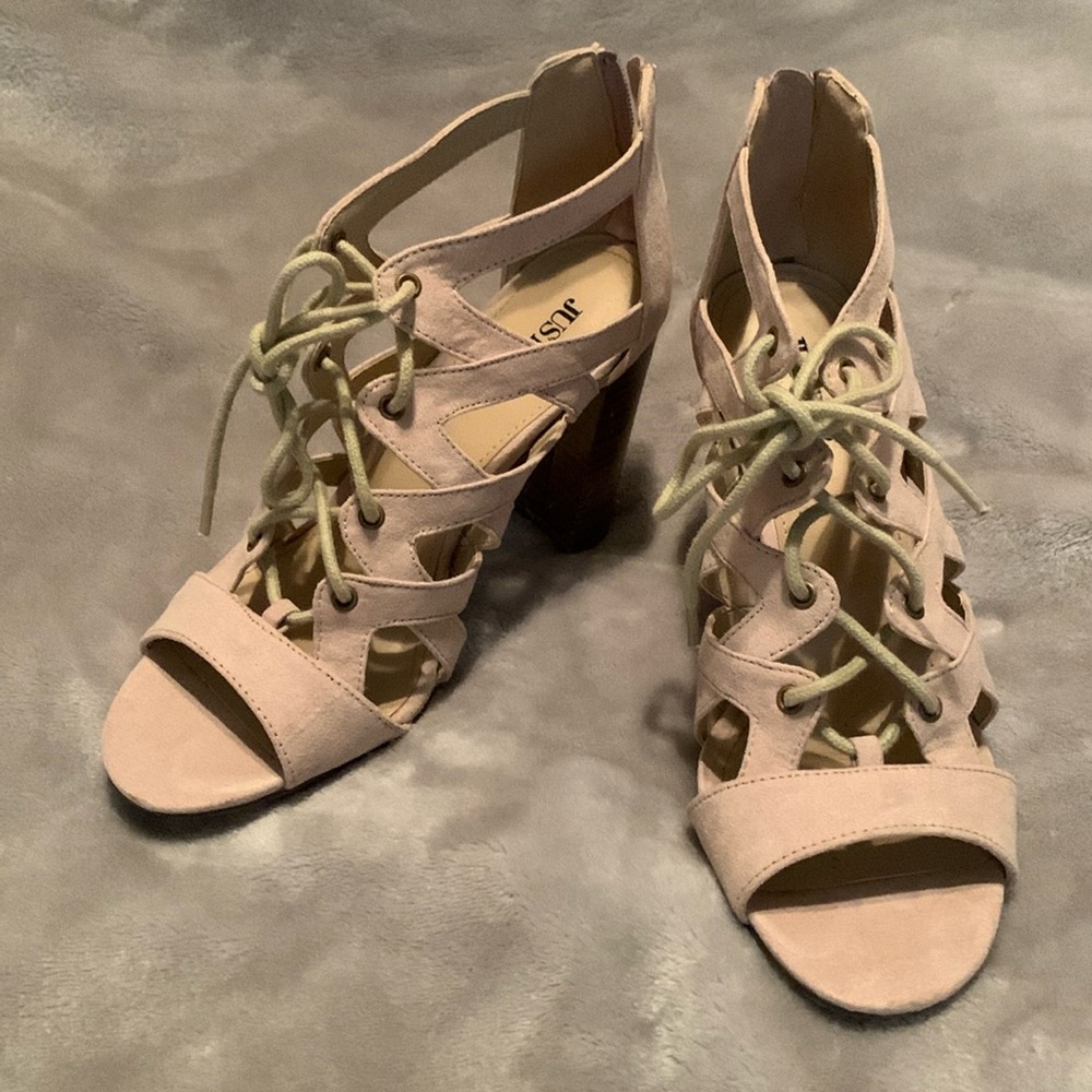 Brand: JustFab
Size: 7
Color: Light Cream